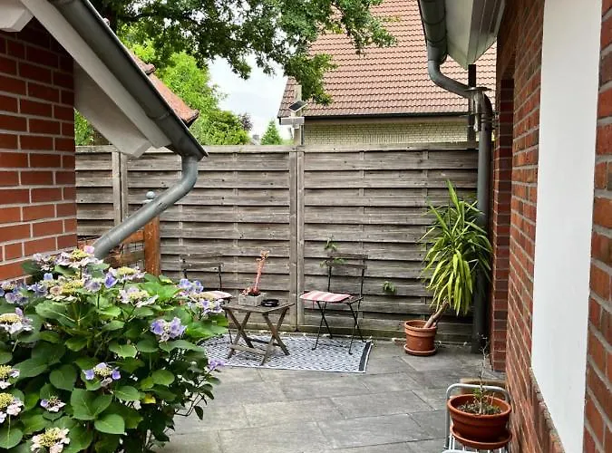 Guenstige Und Einfache Unterkunft Mit Terasse